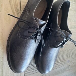 Woman’s Clark’s pewter Leather Dress Casual Shoes 7M